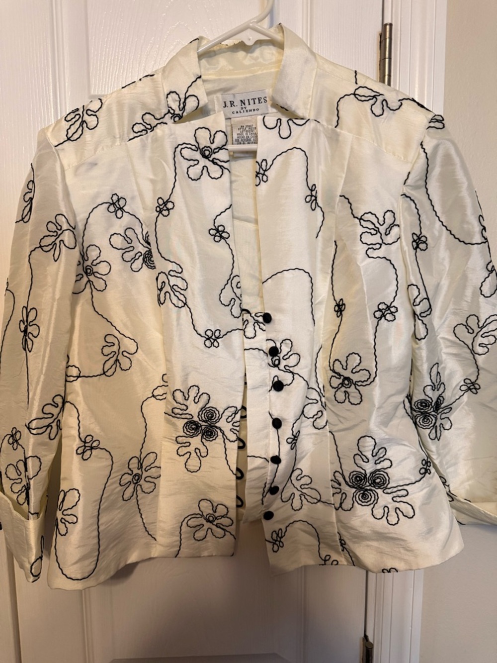 J.R. Nites White Floral Embroidered Button-Front Blouse